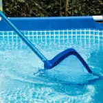 Gli strumenti da utilizzare per la manutenzione di una piscina