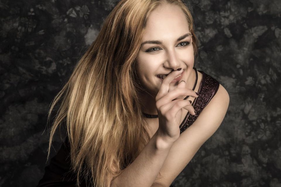 Come eliminare i baffetti per sempre: rimedi naturali e non