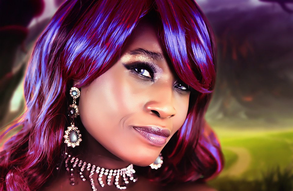 Come si passa la tinta sui capelli? Consigli e procedimento