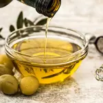 Olio d’oliva: proprietà e benefici per la cura della pelle